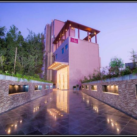 Regenta Central Grand Exotica Pimpri-Chinchwad Esterno foto
