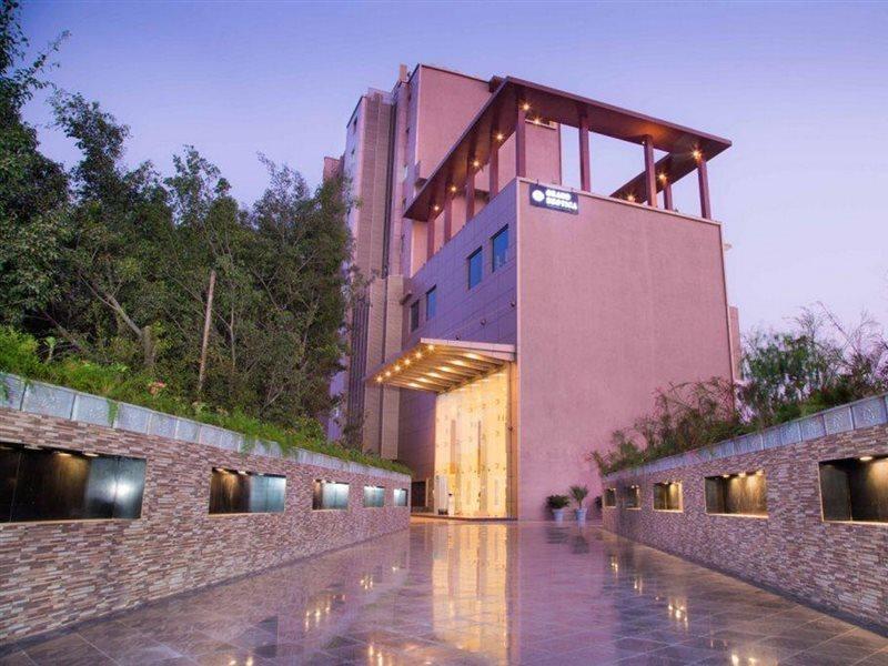 Regenta Central Grand Exotica Pimpri-Chinchwad Esterno foto