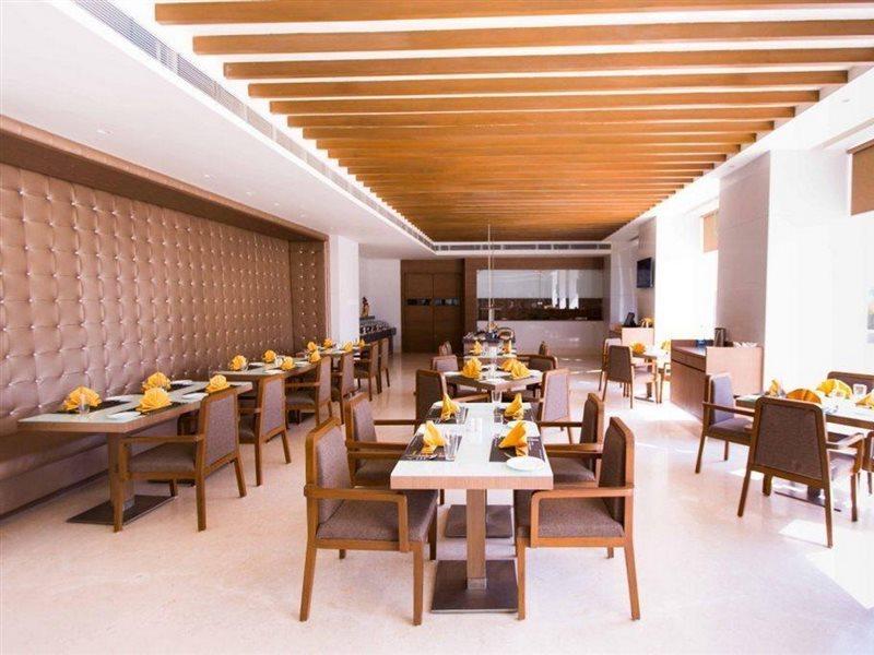 Regenta Central Grand Exotica Pimpri-Chinchwad Esterno foto