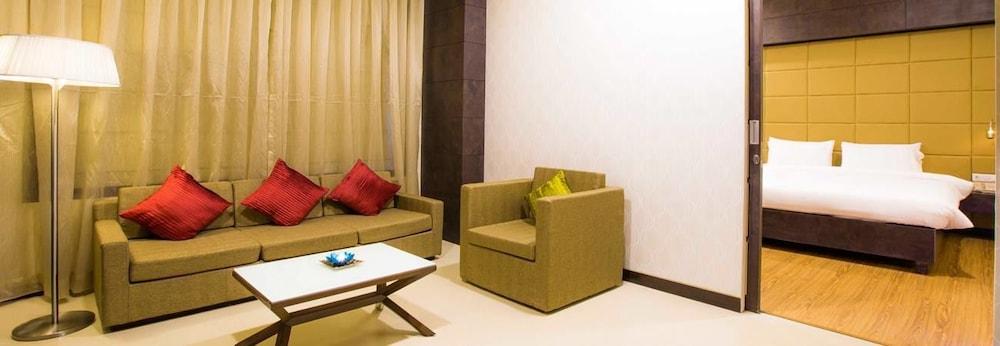 Regenta Central Grand Exotica Pimpri-Chinchwad Esterno foto