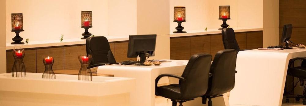 Regenta Central Grand Exotica Pimpri-Chinchwad Esterno foto