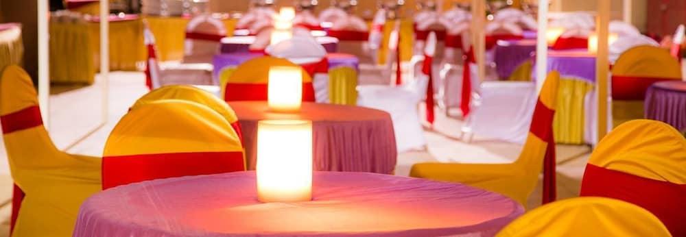 Regenta Central Grand Exotica Pimpri-Chinchwad Esterno foto