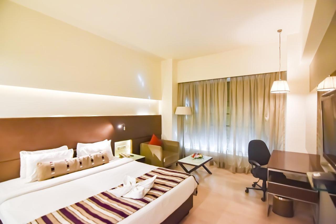 Regenta Central Grand Exotica Pimpri-Chinchwad Esterno foto