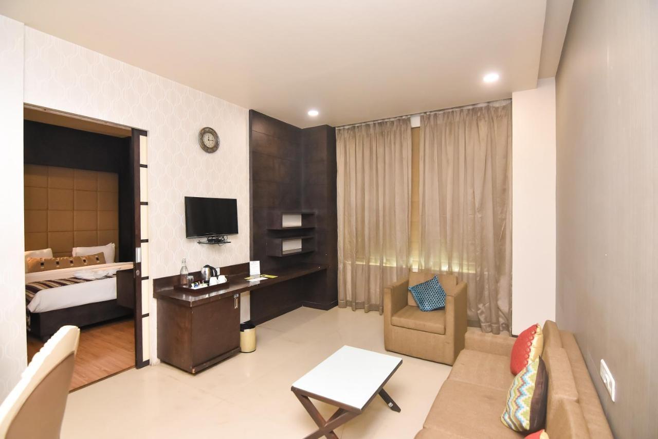 Regenta Central Grand Exotica Pimpri-Chinchwad Esterno foto