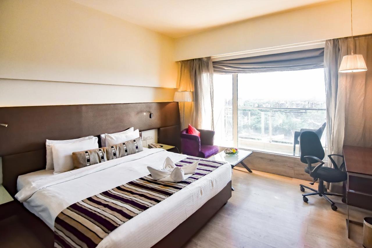 Regenta Central Grand Exotica Pimpri-Chinchwad Esterno foto