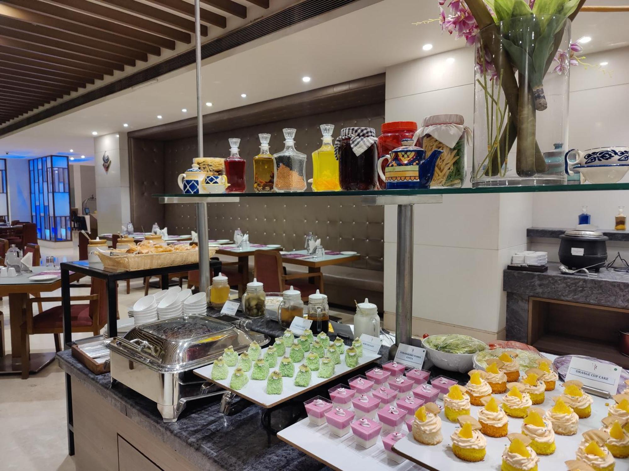 Regenta Central Grand Exotica Pimpri-Chinchwad Esterno foto