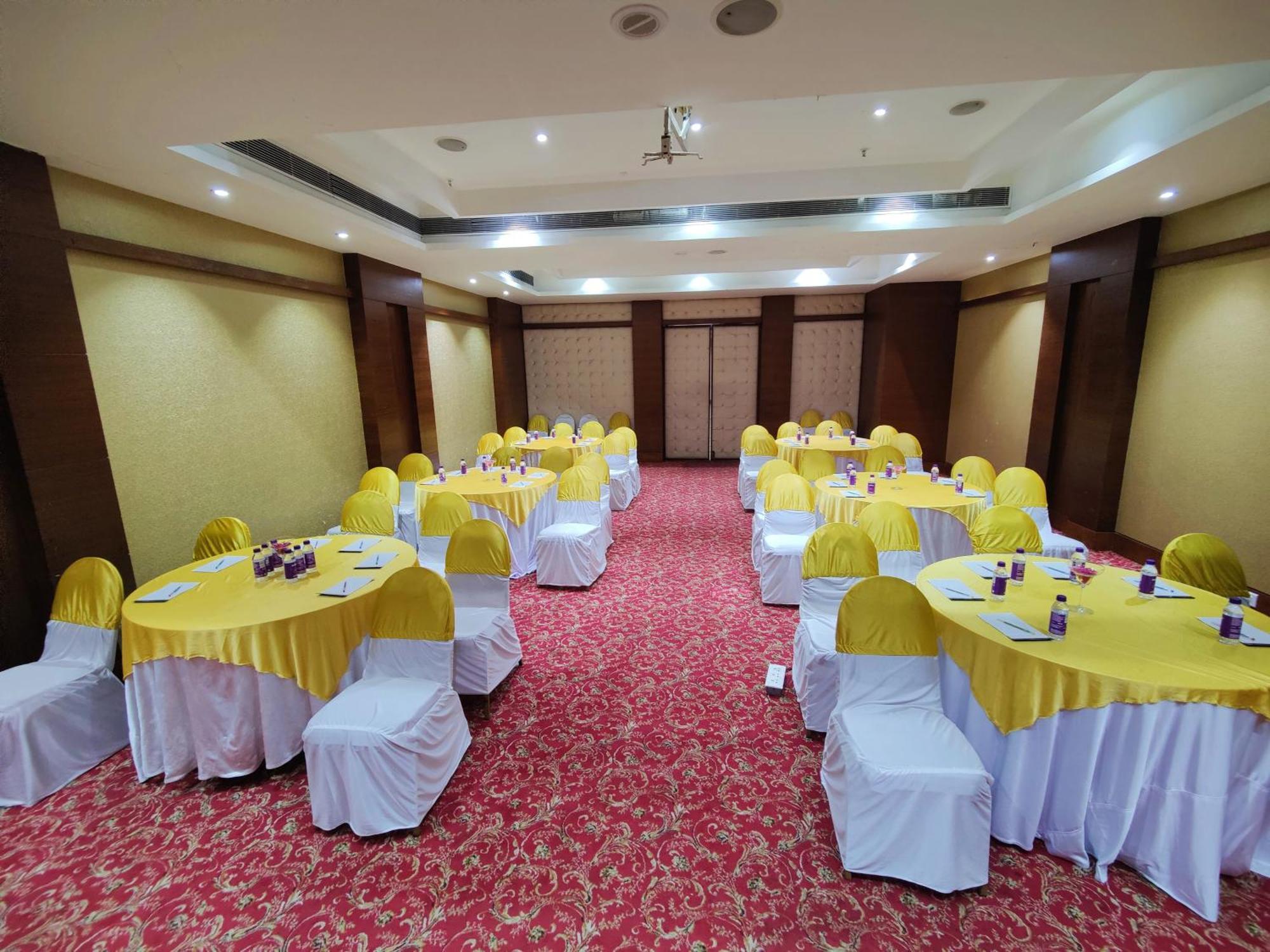 Regenta Central Grand Exotica Pimpri-Chinchwad Esterno foto