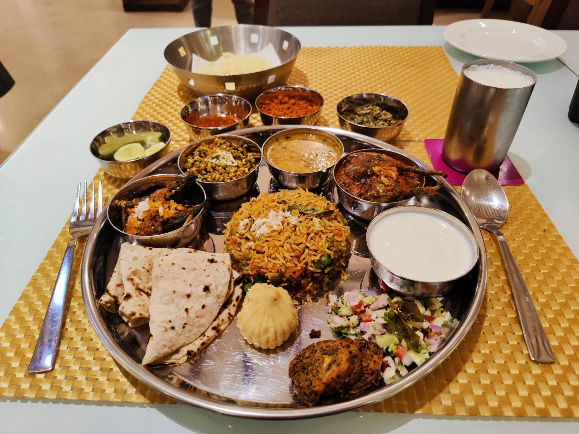 Regenta Central Grand Exotica Pimpri-Chinchwad Esterno foto