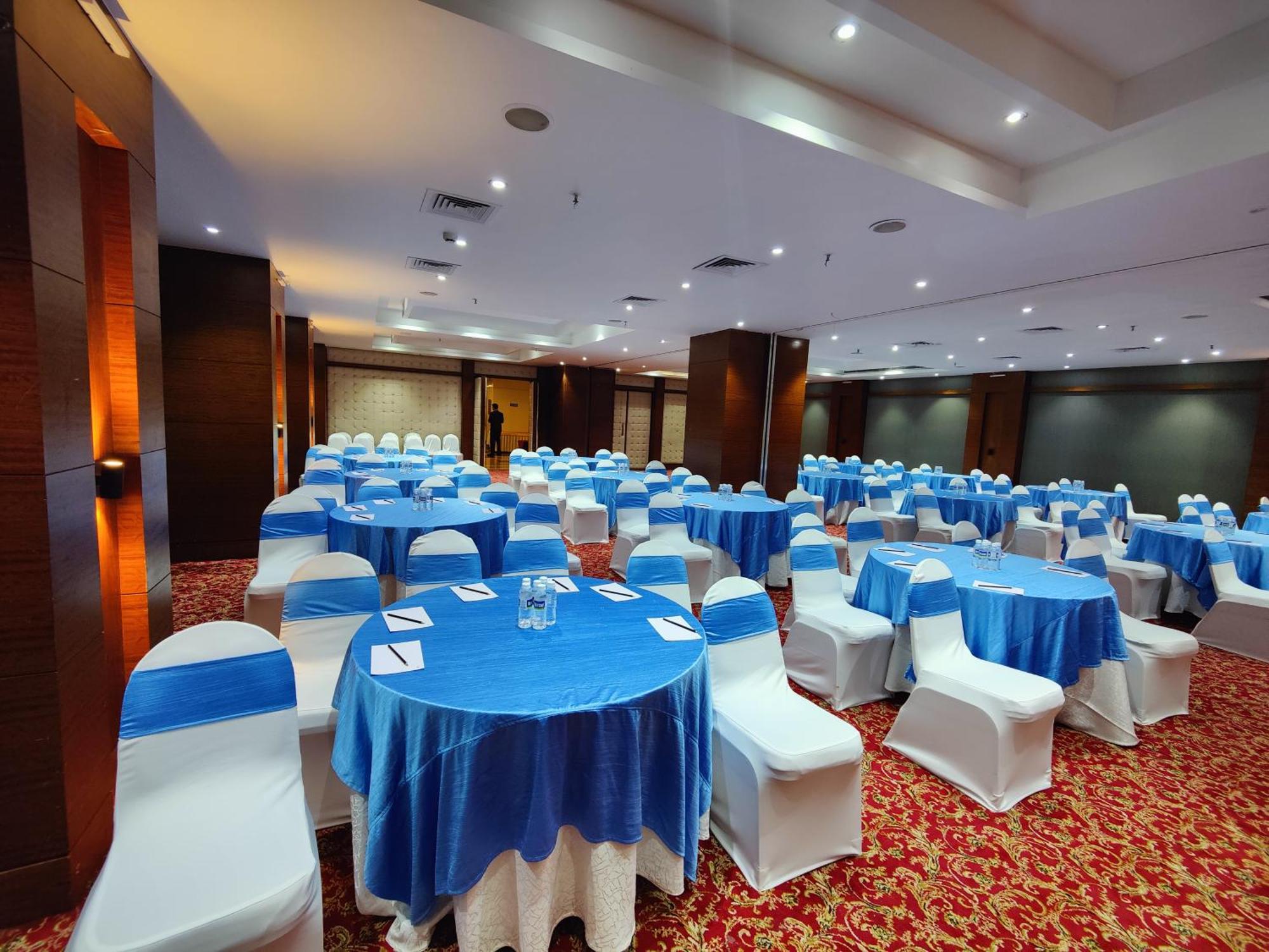 Regenta Central Grand Exotica Pimpri-Chinchwad Esterno foto