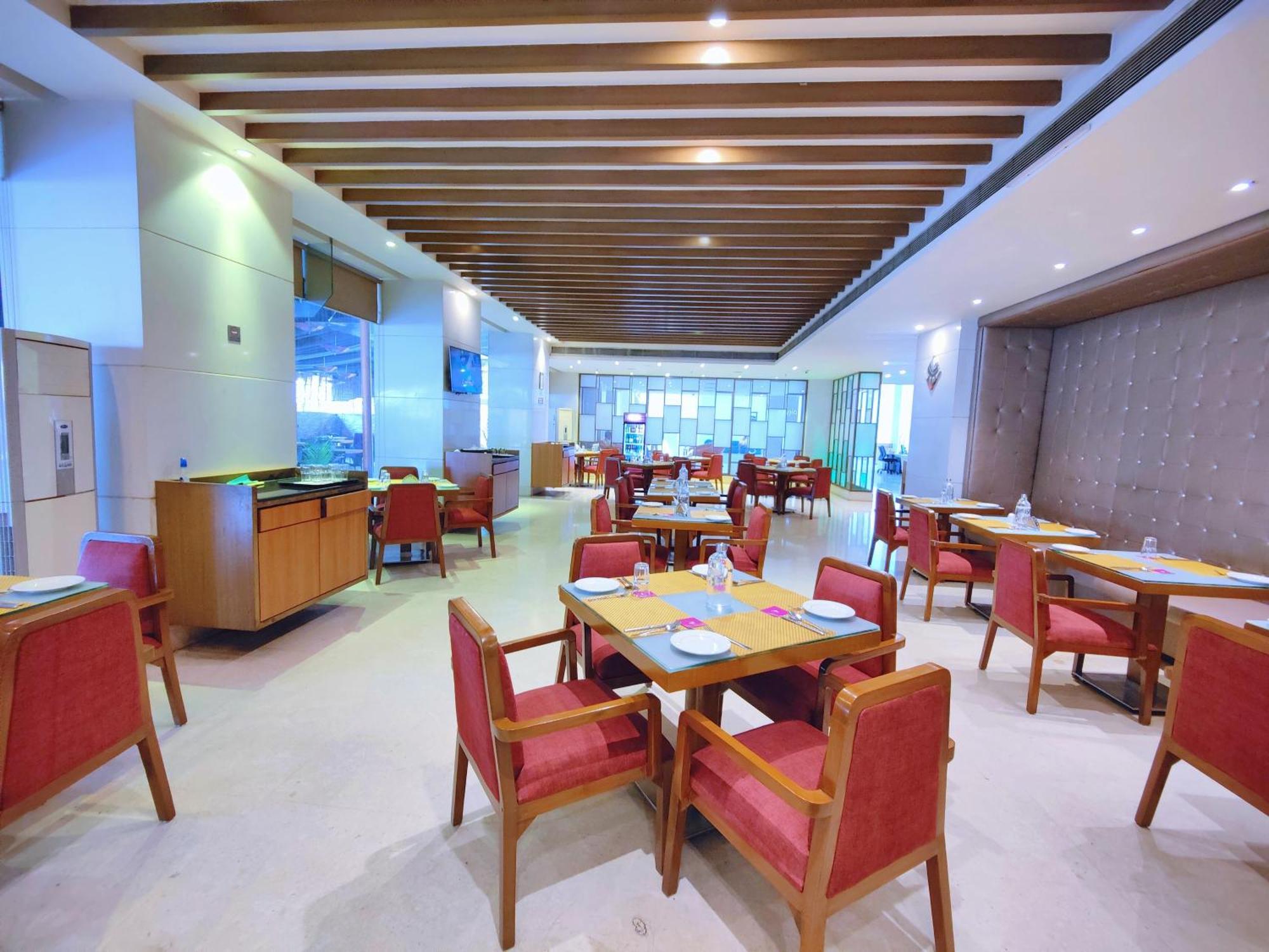 Regenta Central Grand Exotica Pimpri-Chinchwad Esterno foto