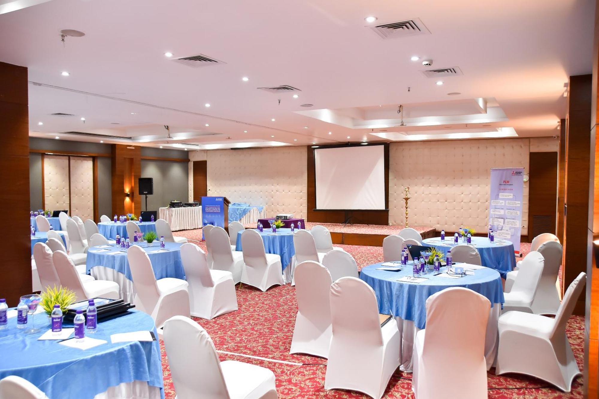 Regenta Central Grand Exotica Pimpri-Chinchwad Esterno foto