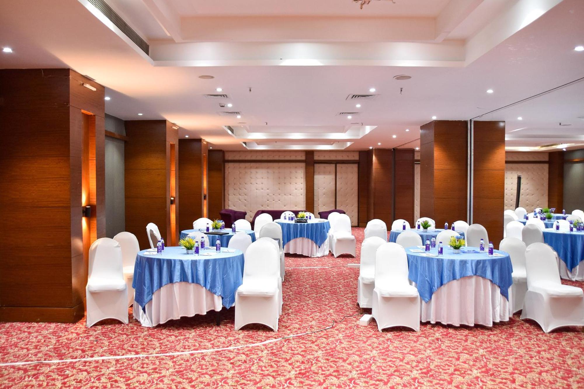 Regenta Central Grand Exotica Pimpri-Chinchwad Esterno foto