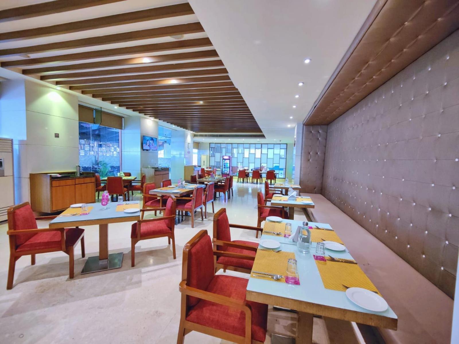 Regenta Central Grand Exotica Pimpri-Chinchwad Esterno foto