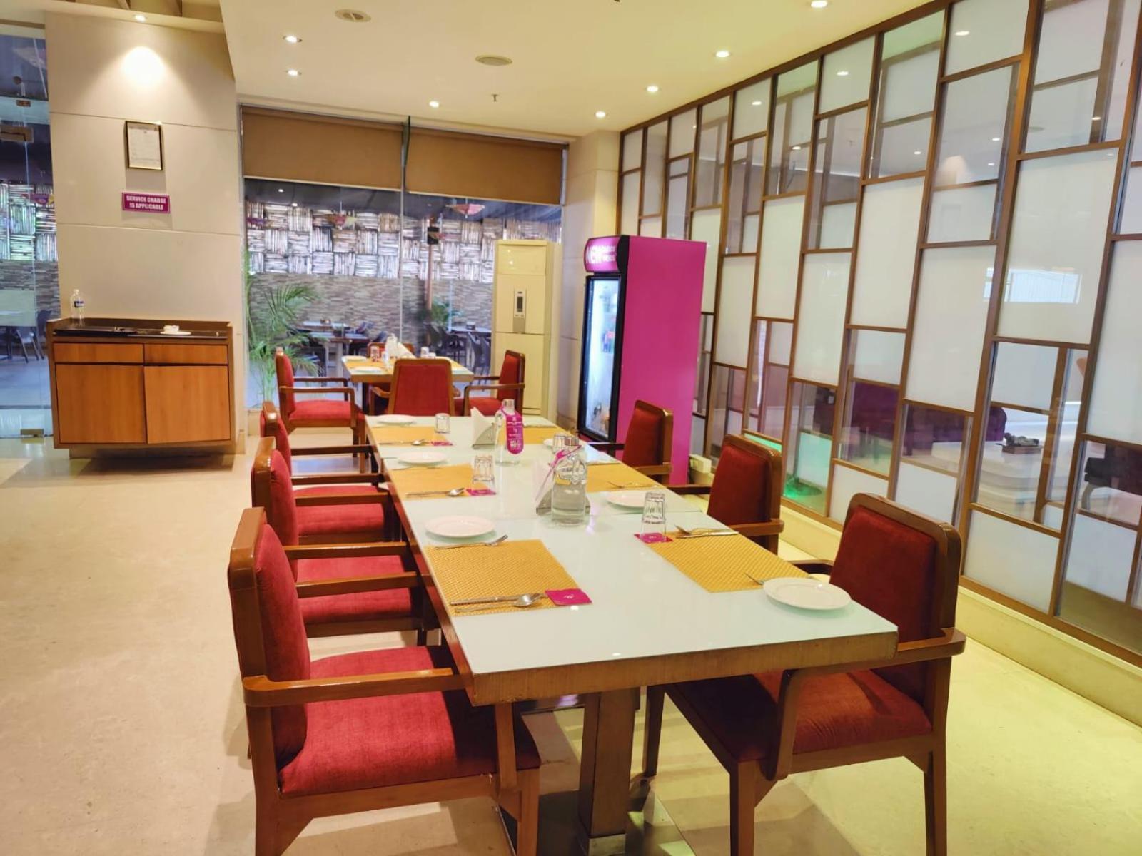 Regenta Central Grand Exotica Pimpri-Chinchwad Esterno foto