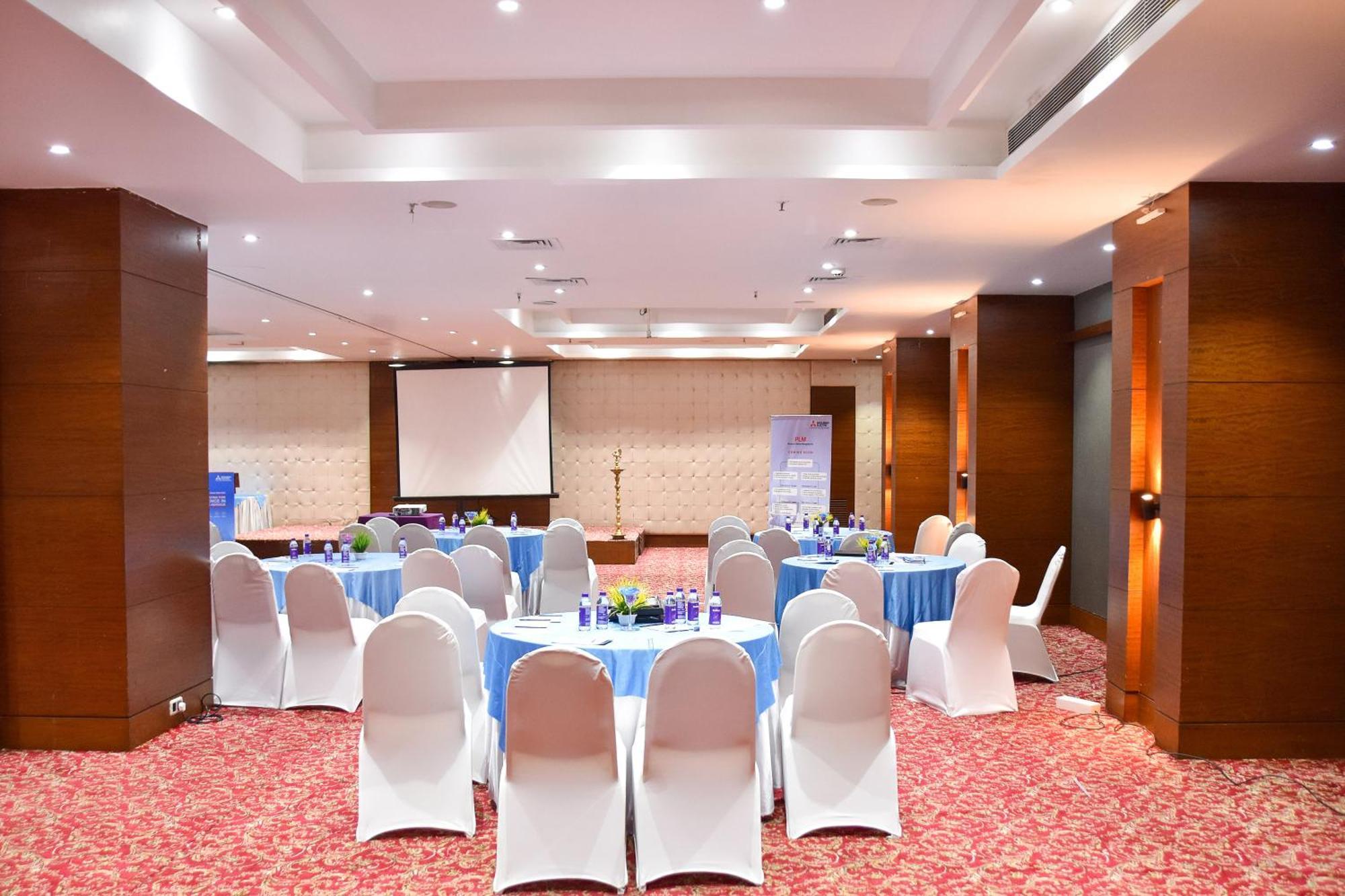 Regenta Central Grand Exotica Pimpri-Chinchwad Esterno foto