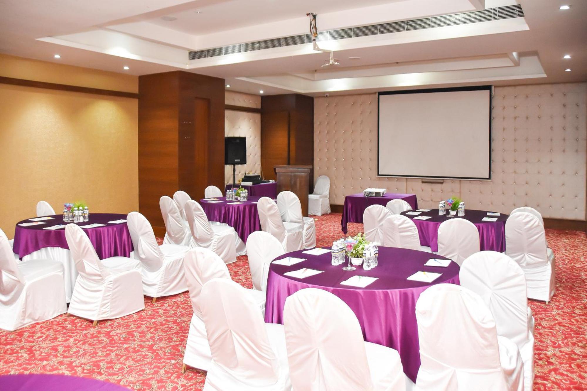 Regenta Central Grand Exotica Pimpri-Chinchwad Esterno foto
