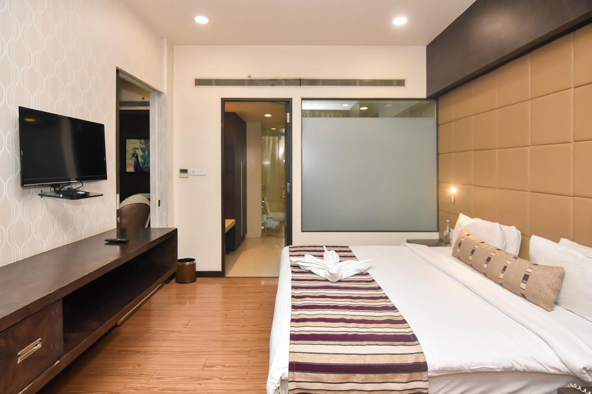 Regenta Central Grand Exotica Pimpri-Chinchwad Esterno foto