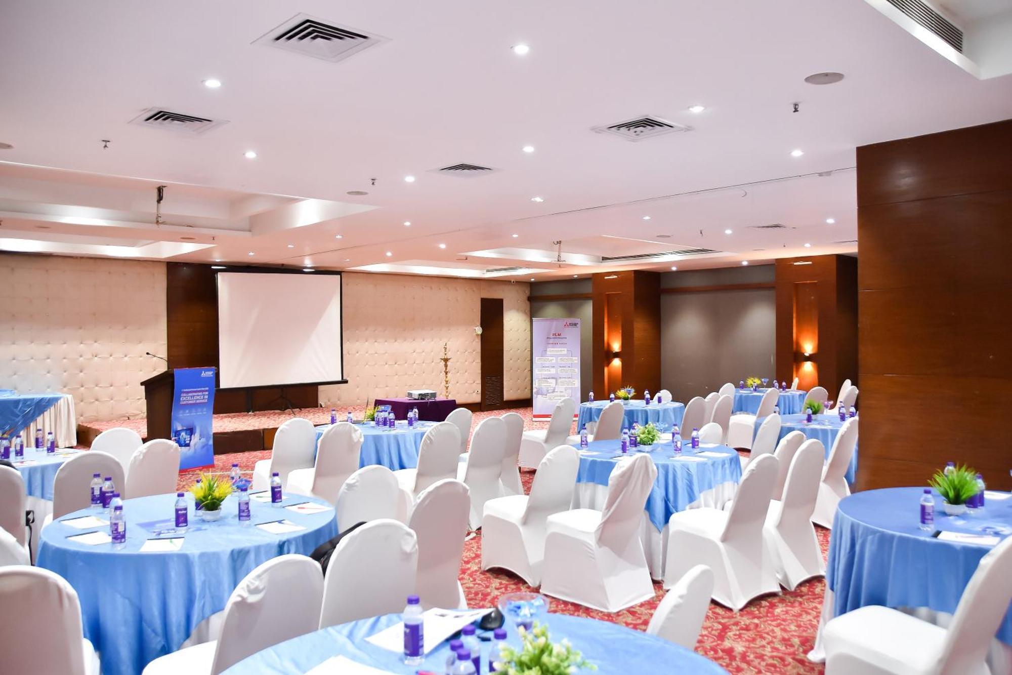 Regenta Central Grand Exotica Pimpri-Chinchwad Esterno foto