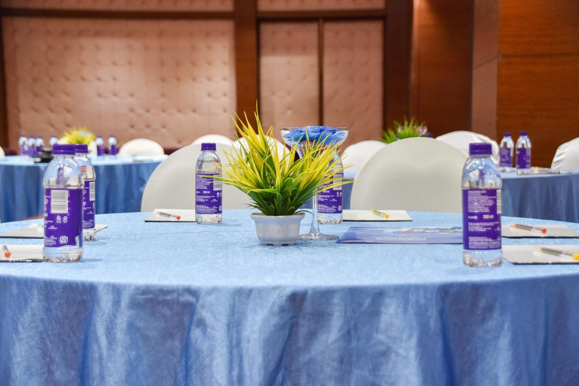 Regenta Central Grand Exotica Pimpri-Chinchwad Esterno foto