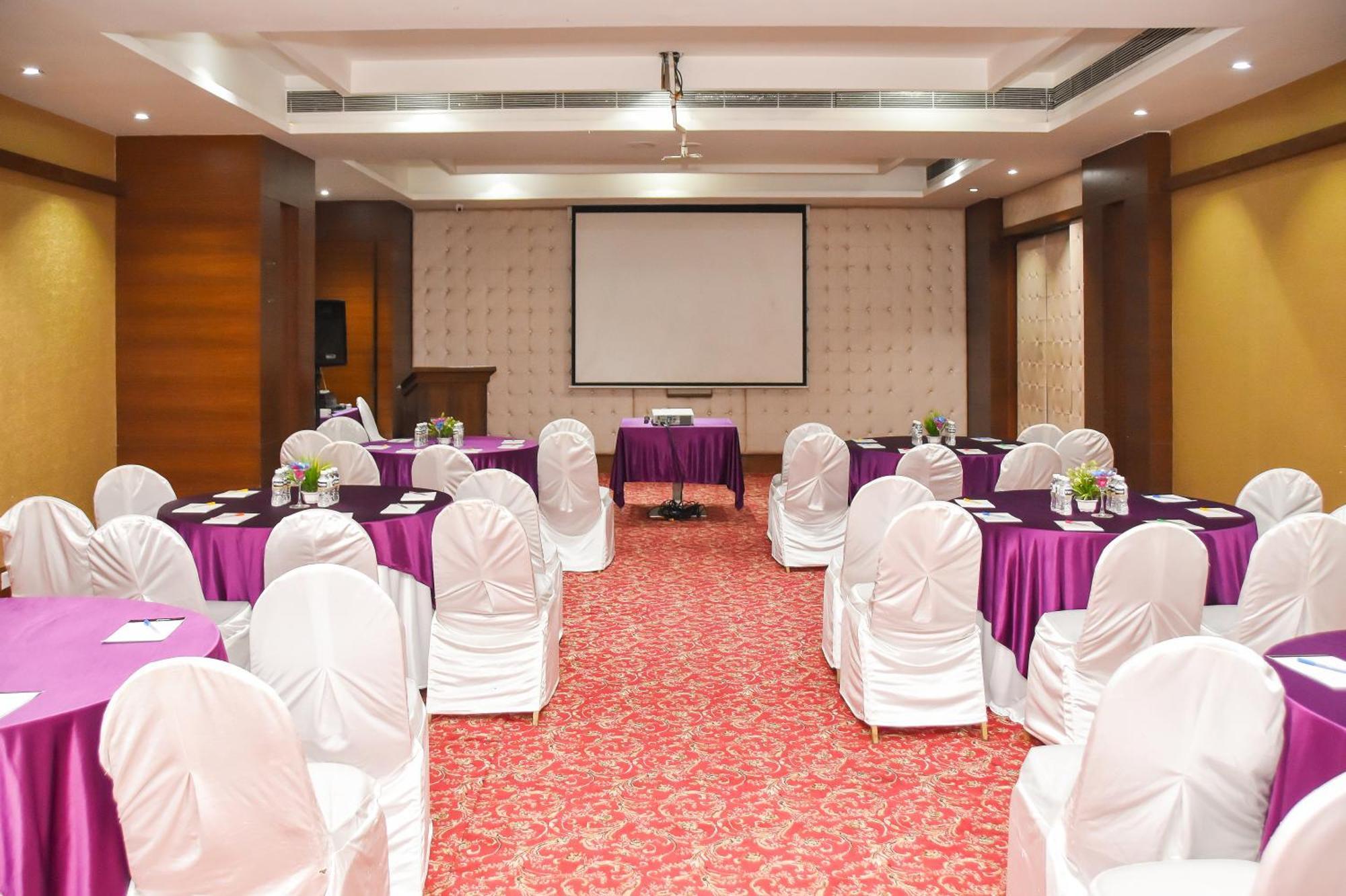 Regenta Central Grand Exotica Pimpri-Chinchwad Esterno foto