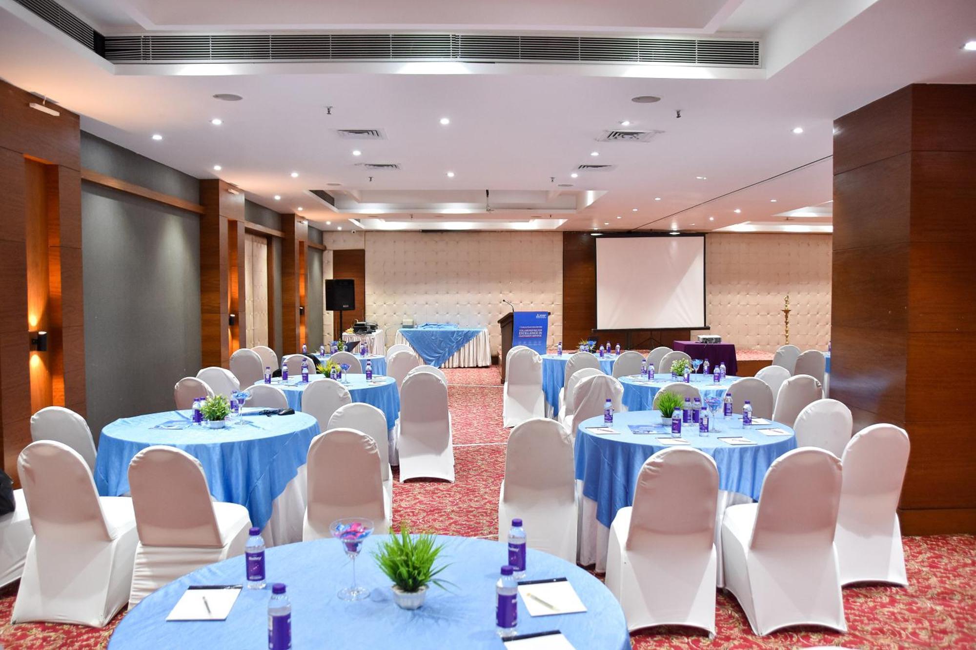 Regenta Central Grand Exotica Pimpri-Chinchwad Esterno foto
