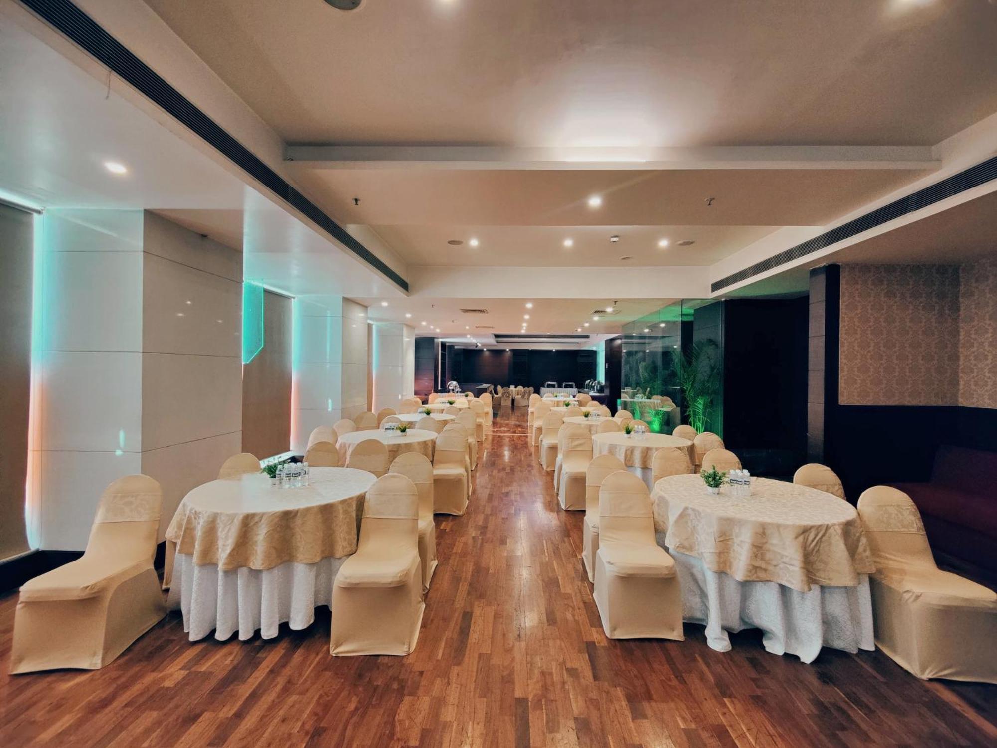 Regenta Central Grand Exotica Pimpri-Chinchwad Esterno foto