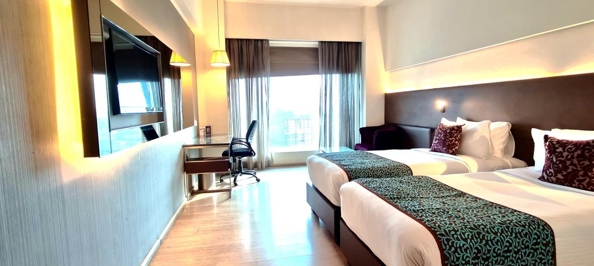 Regenta Central Grand Exotica Pimpri-Chinchwad Esterno foto