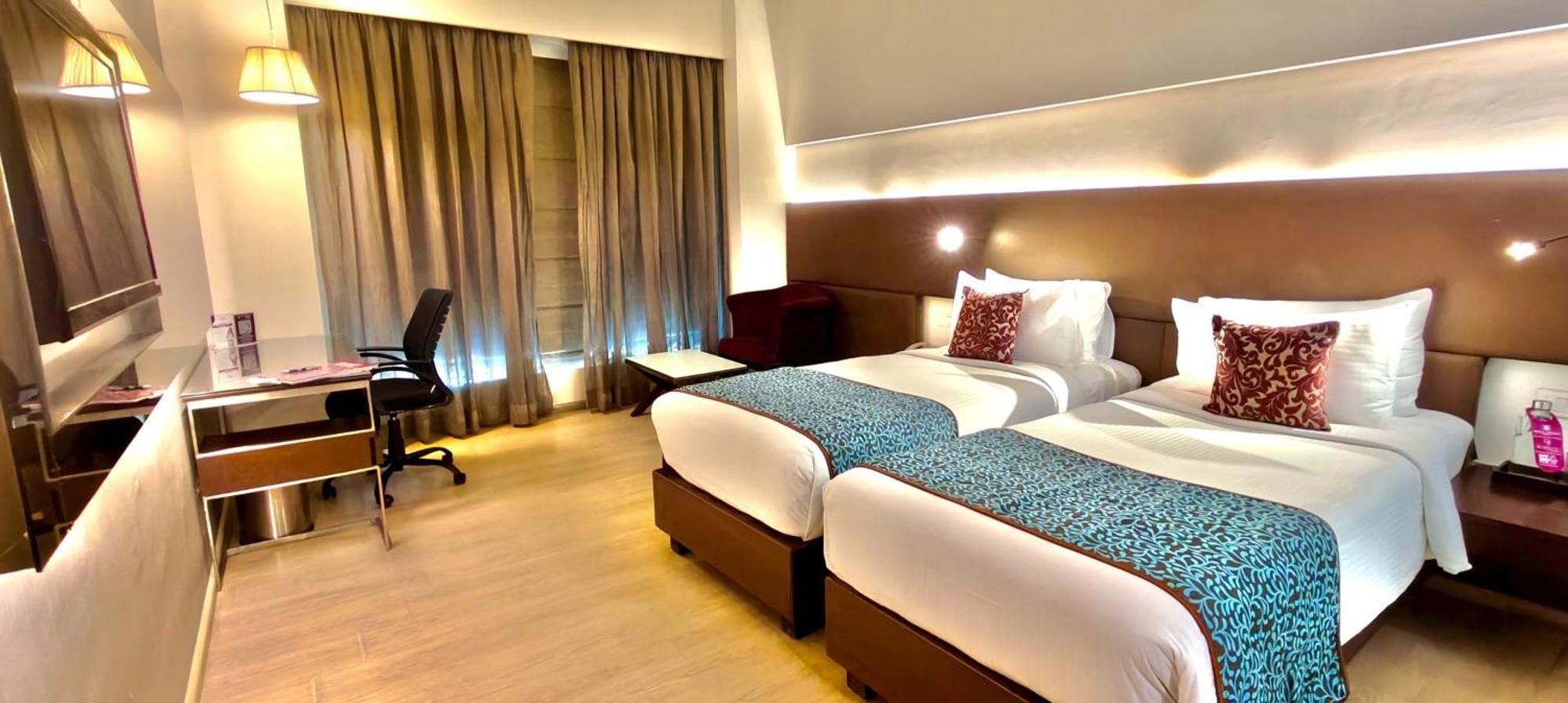 Regenta Central Grand Exotica Pimpri-Chinchwad Esterno foto