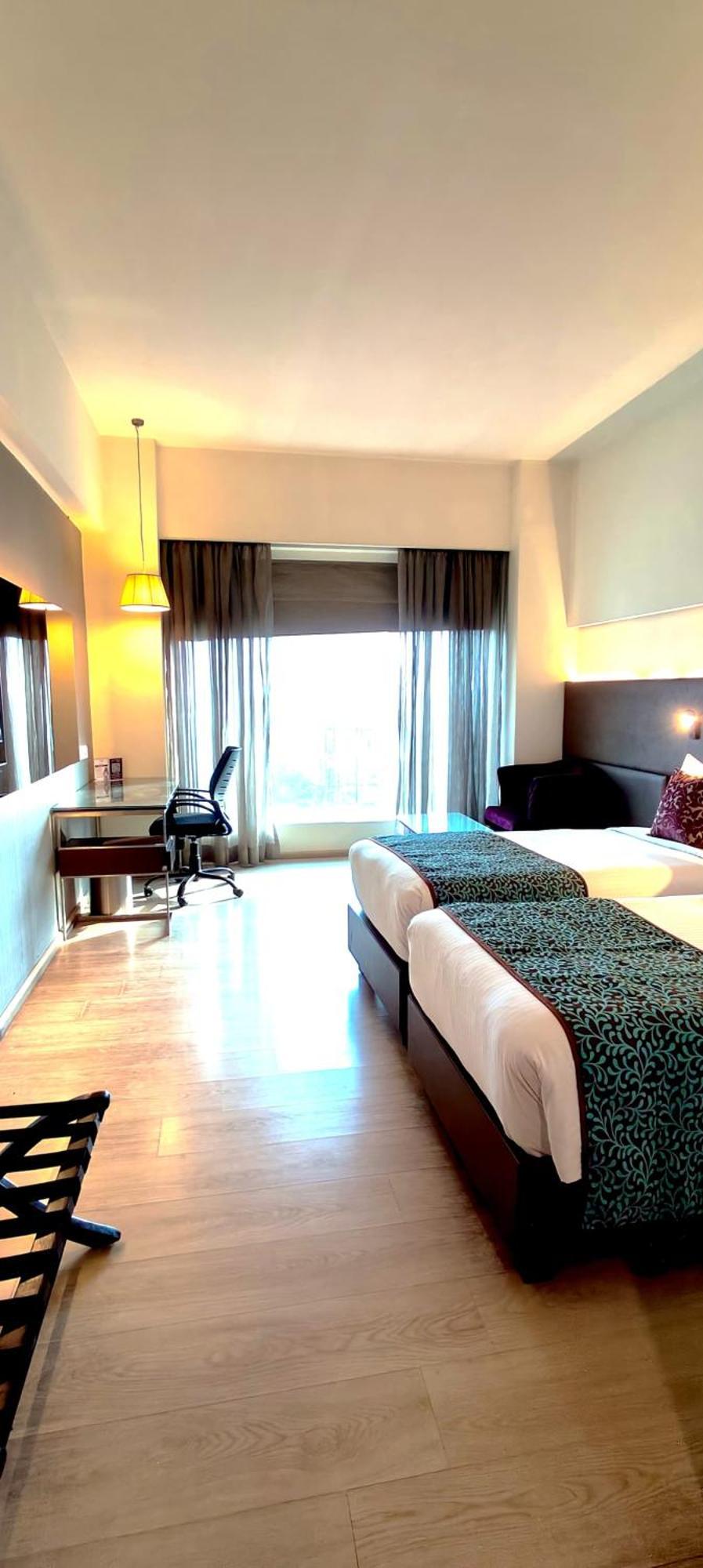 Regenta Central Grand Exotica Pimpri-Chinchwad Esterno foto